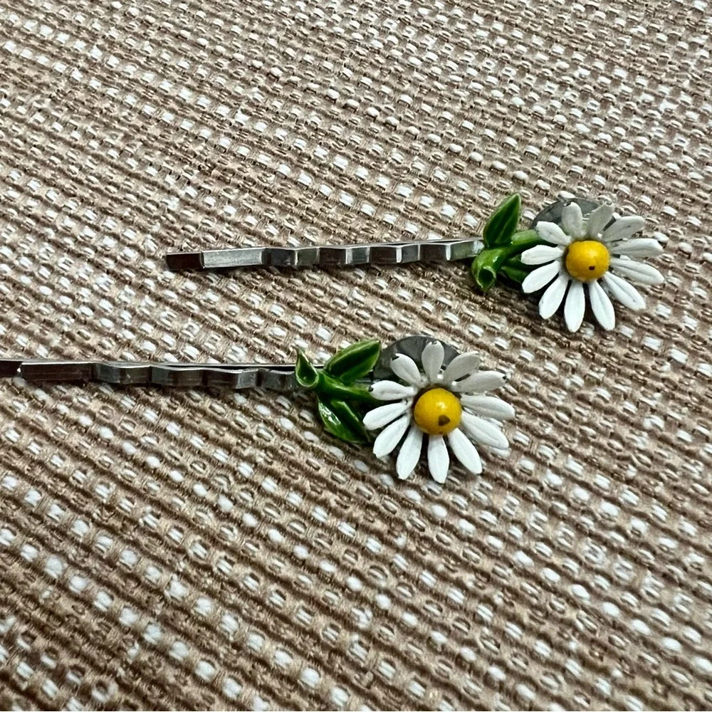 Daisy Hair Pins